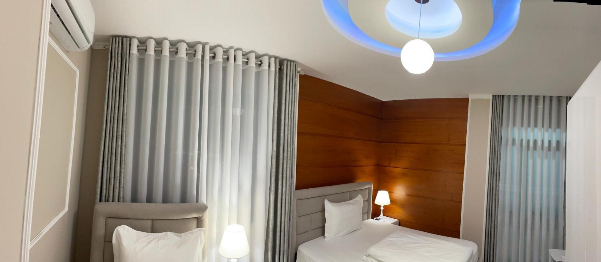 Sun Tower Luxury Suite-View From Of Tirana Center المظهر الخارجي الصورة
