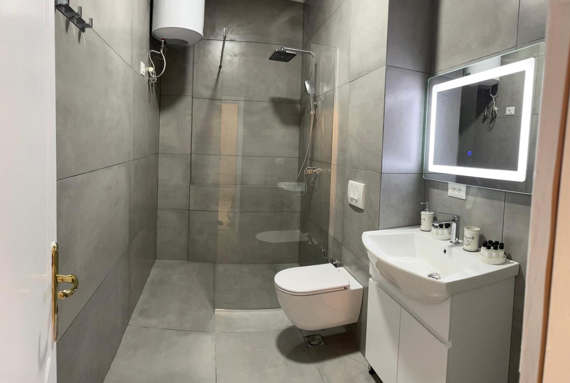 Sun Tower Luxury Suite-View From Of Tirana Center المظهر الخارجي الصورة
