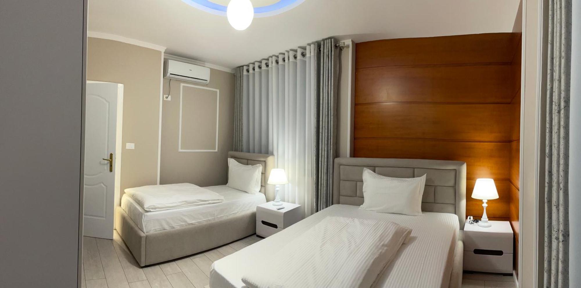 Sun Tower Luxury Suite-View From Of Tirana Center المظهر الخارجي الصورة
