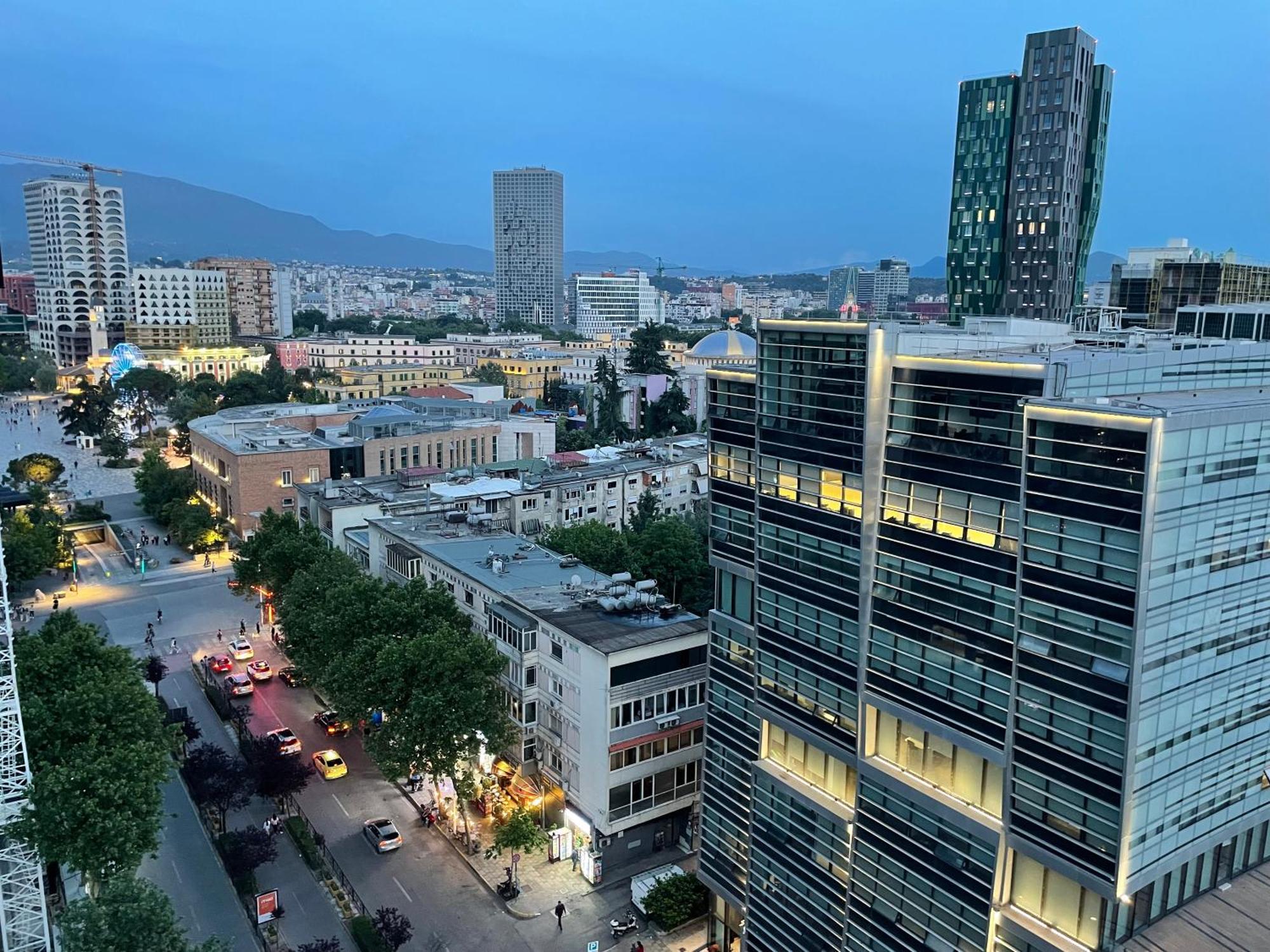 Sun Tower Luxury Suite-View From Of Tirana Center المظهر الخارجي الصورة